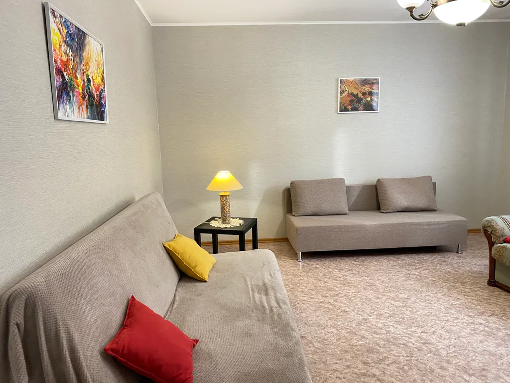 Большая квартира в самом центре города на площади