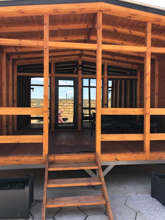 Современный дом на берегу моря