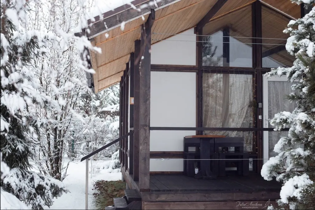 Коттедж Эколофт с теннисным кортом недалеко от реки Москвы с сауной, камином — аренда посуточно в Звенигород