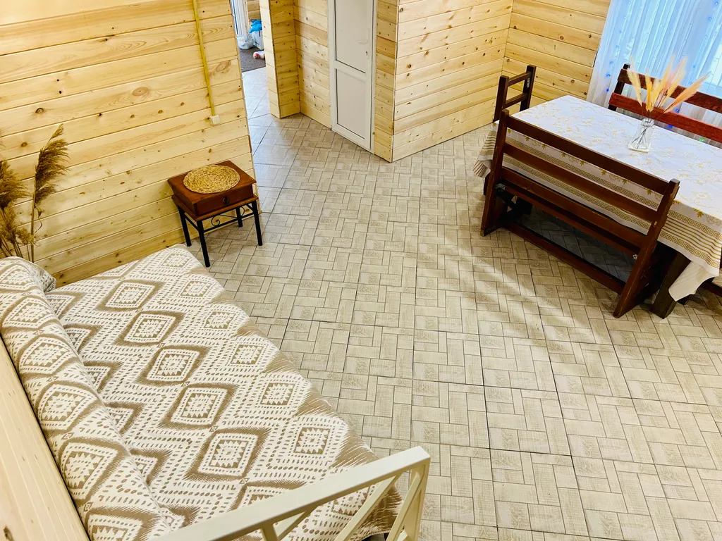 Домик в соснах с баней