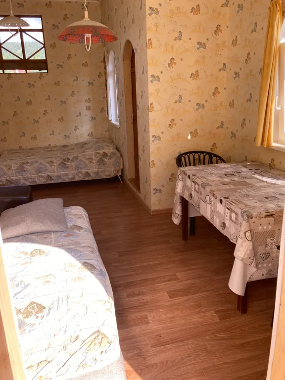 Комната с балконом