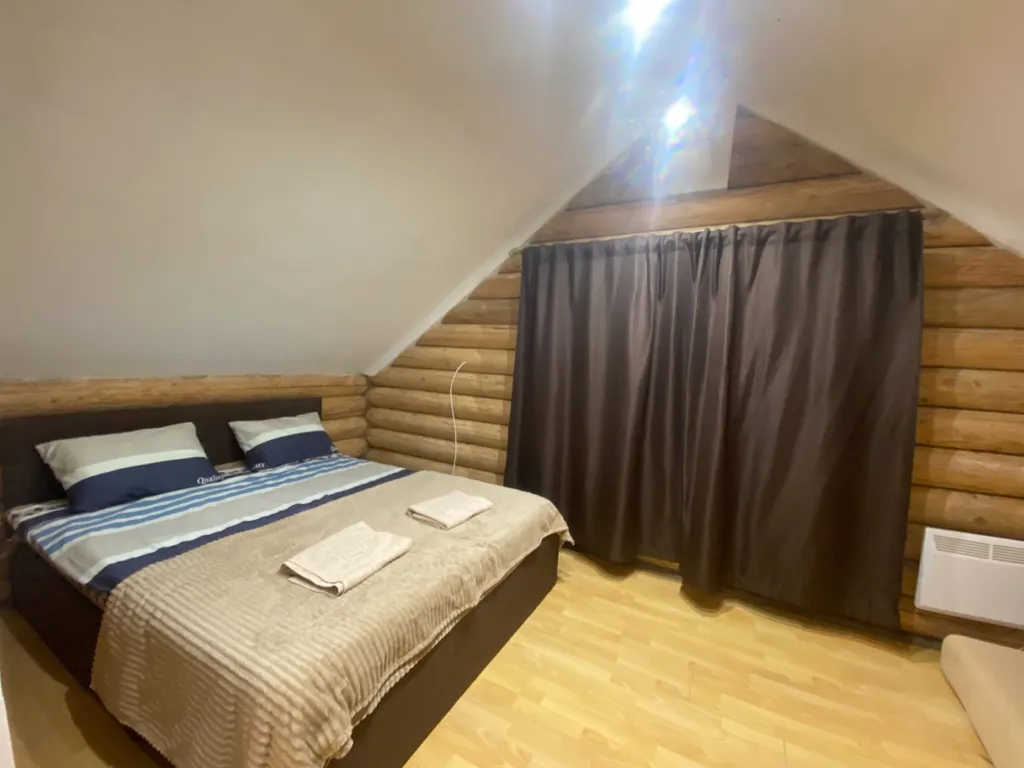 Дом с прудом