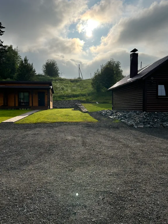 Дом на берегу реки