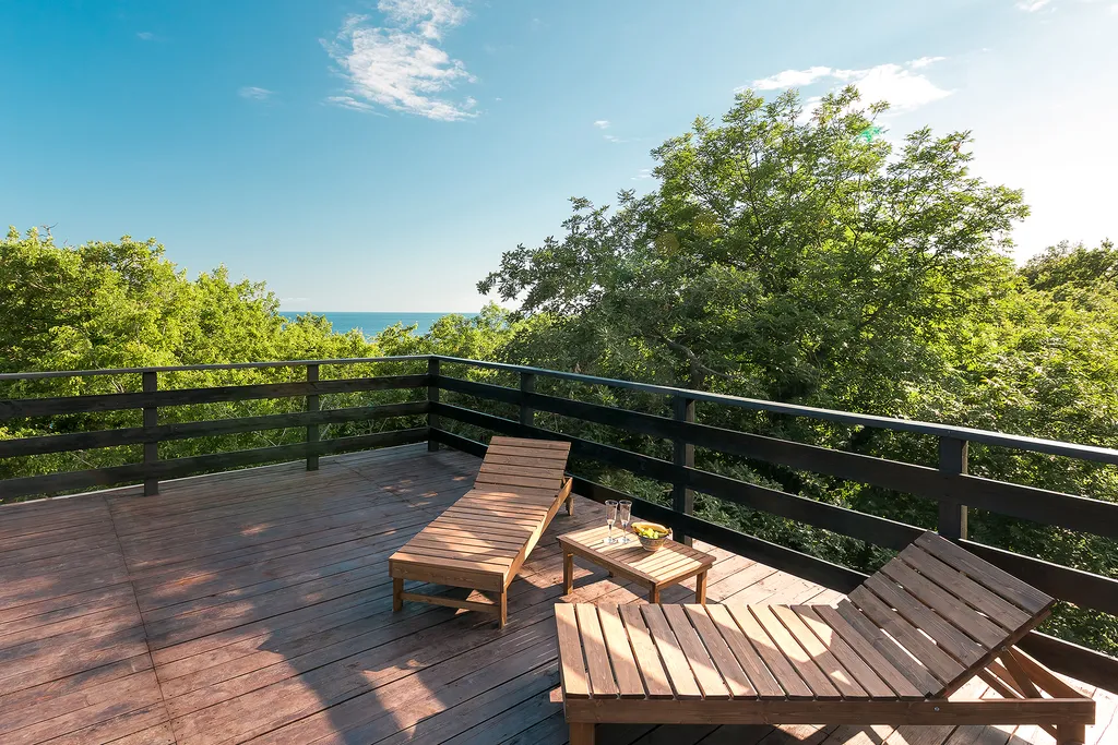 Панорамные апартаменты с террасой и видом на море