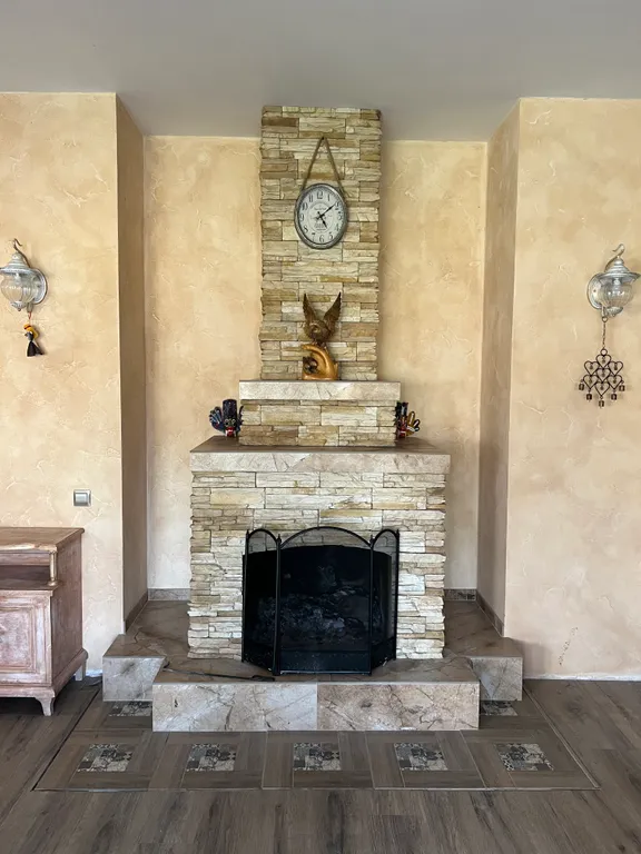 Загородный дом на берегу реки