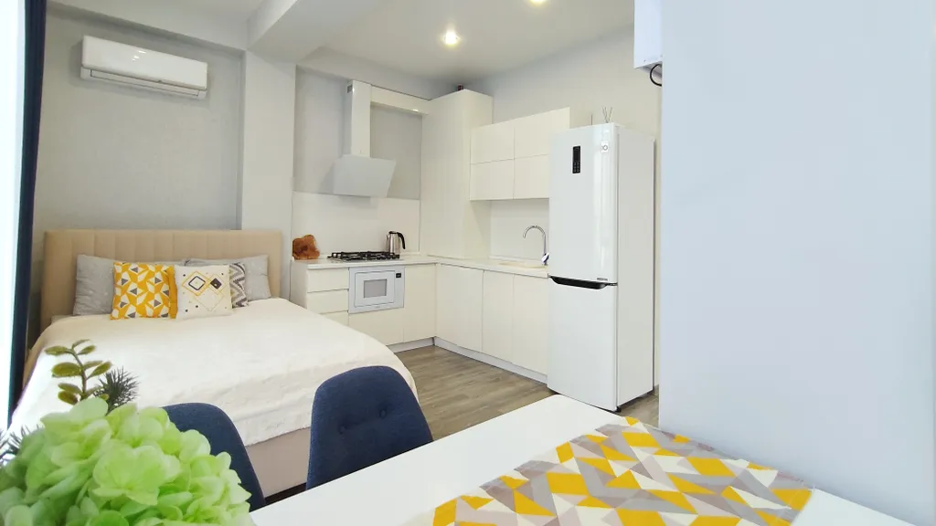 Панорамный апартамент-студия с роскошным видом на горы, в центре