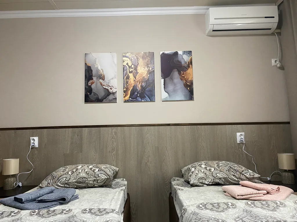 Уютный номер с двумя отдельными кроватями