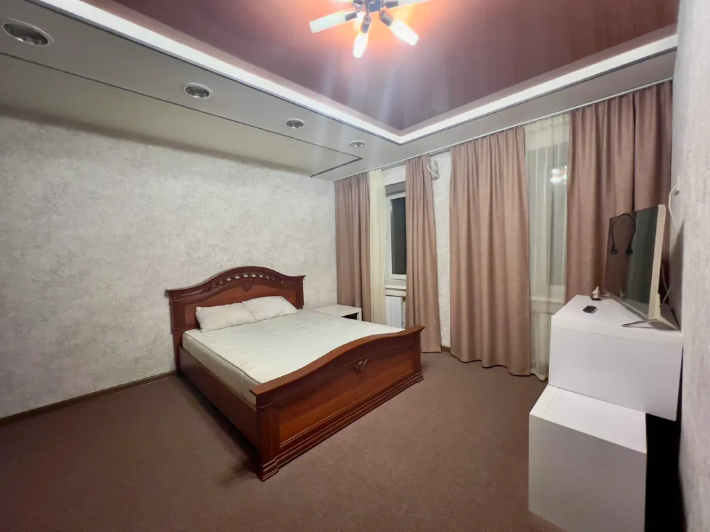 3-этажный уютный коттедж в тихом месте в пределах города