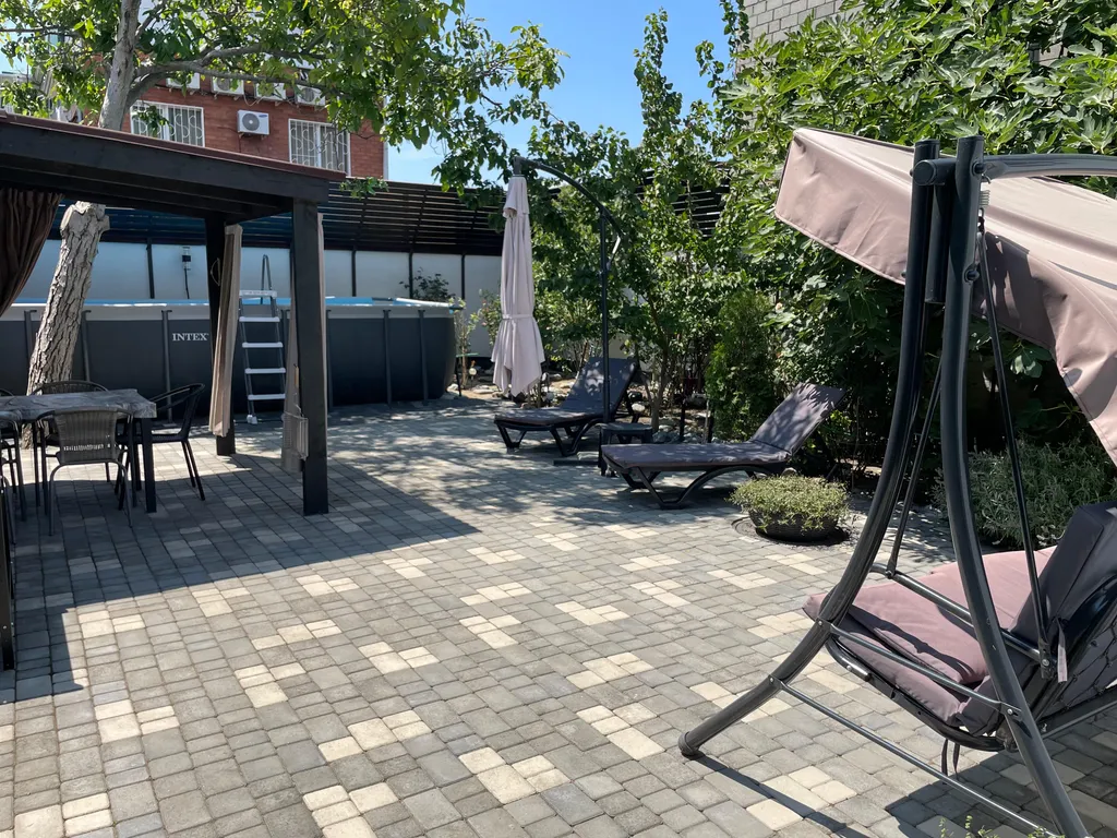 Коттедж Дом в центре с бассейном и своя территория без посторонних — аренда посуточно в Геленджик