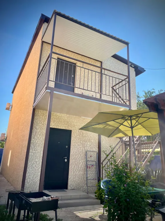 Уютный современный дом около моря