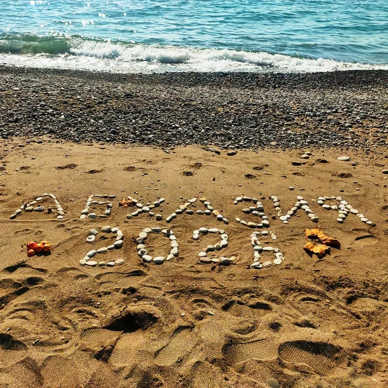 Уютная комната эконом класса с морем напротив