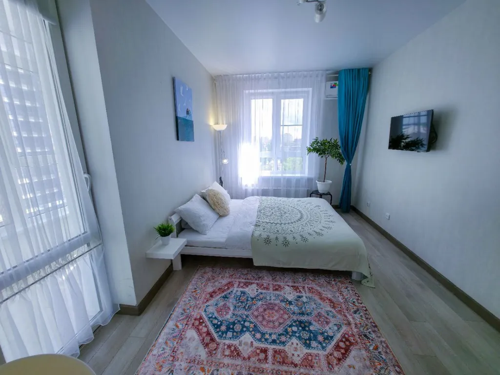 Уютная квартира с закрытым двором и парковкой (уютный дом)