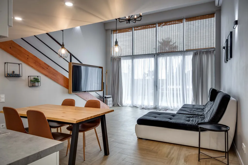 Однокомнатная двухуровневая современная квартира