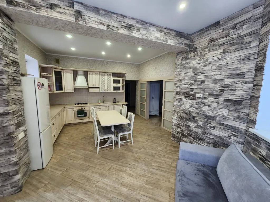 3-комнатная Квартира — аренда посуточно в Брест