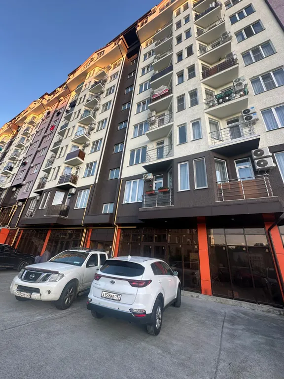 Coвpемeннaя евродвушка нa грaницe экoпapка с живописным oзеpом