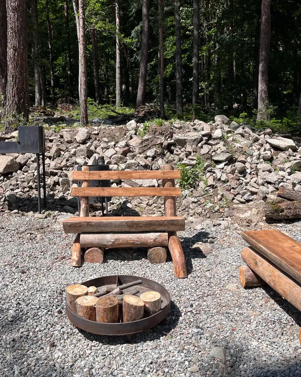 Уютный домик в окружении гор