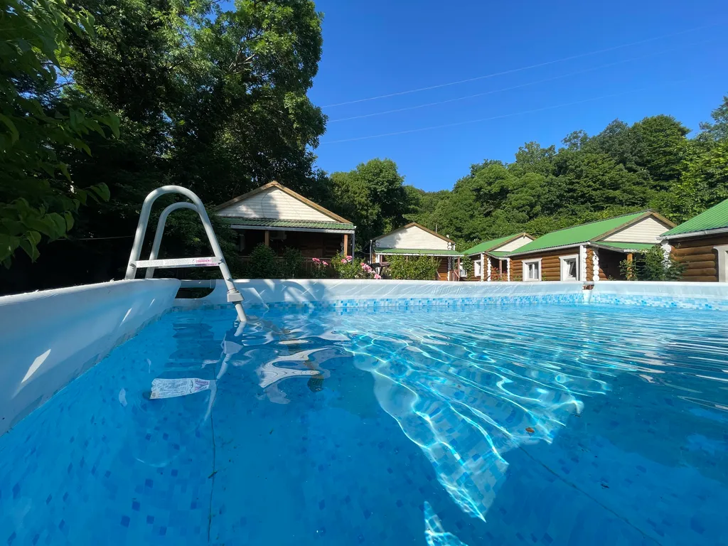 Чудесный домик на 2 спальни в 7 минутах от моря с парковкой (№5)