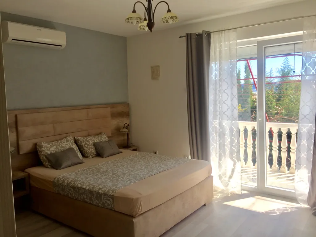 Апартаменты с отдельной спальней City и видом на горы