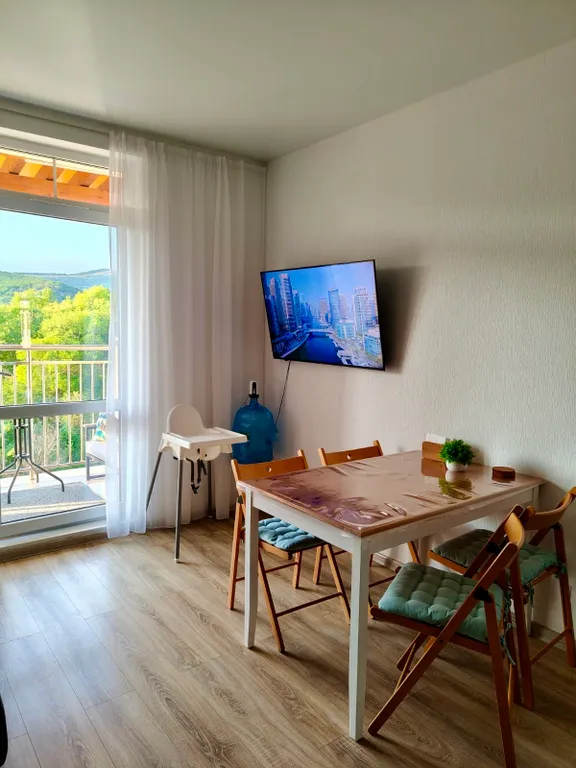 Квартира с видом на бассейн и горы