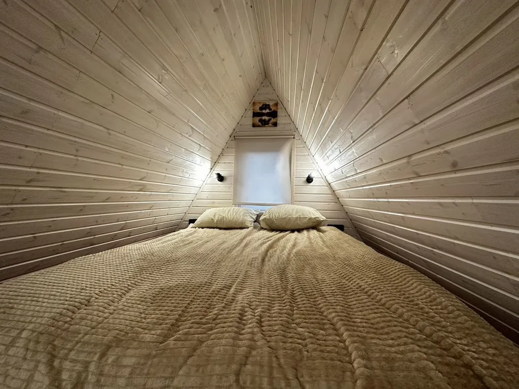 Уютный домик в стиле A-frame рядом с озером