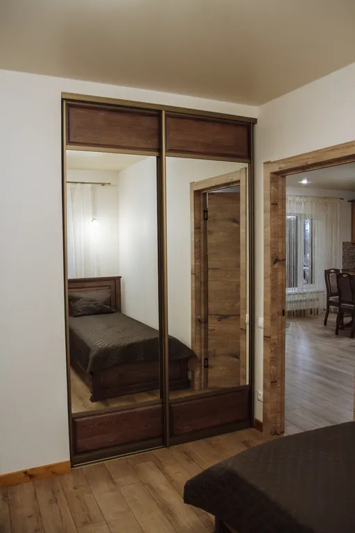 Уютный коттедж в сосновом лесу с видом на озеро