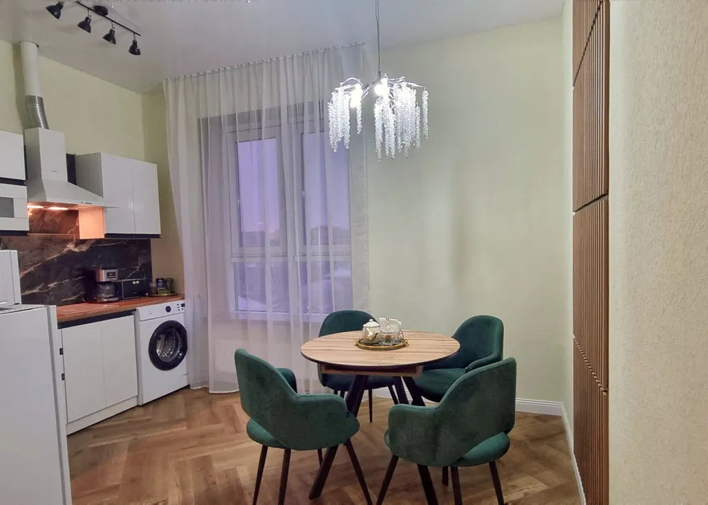 Рыжий Кот ЛОКО (просторная квартира с двумя изолированными спальнями)