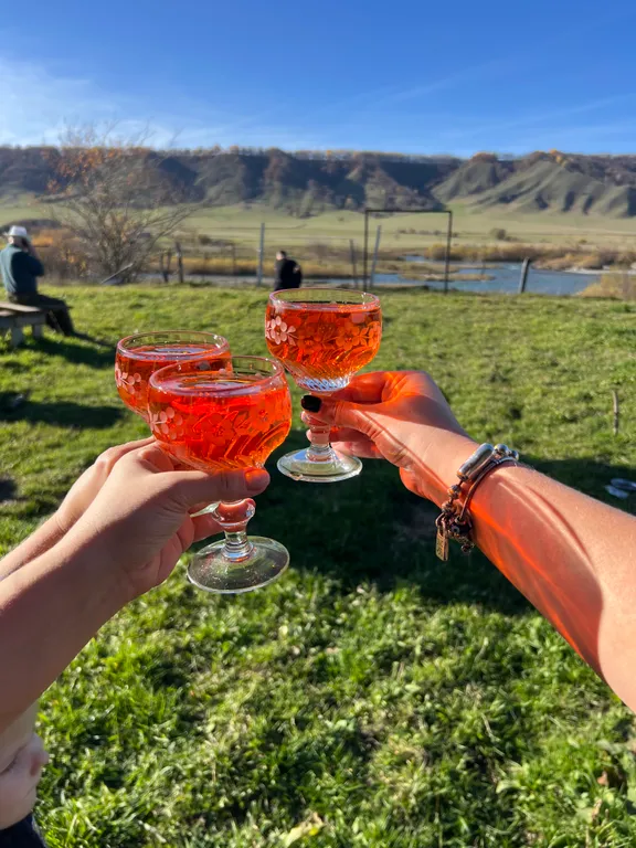 Дом в горах у реки