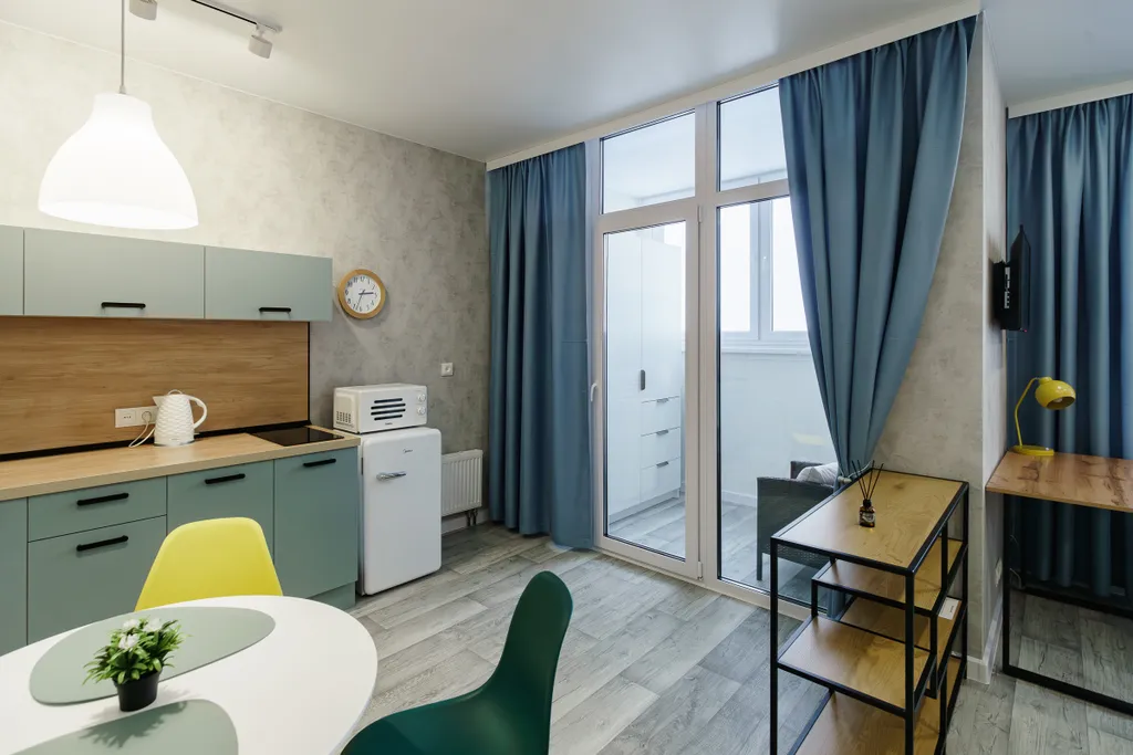 Студия с видом на город и Волгу