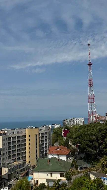Светлая студия в центре Сочи.