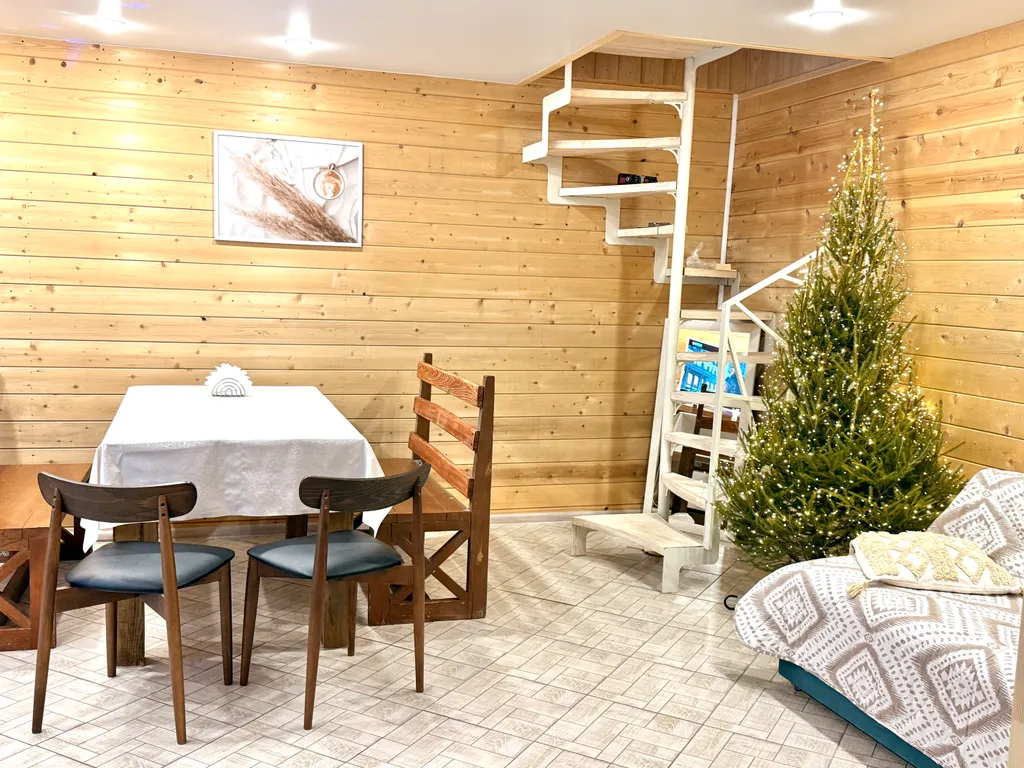 Домик в соснах с баней