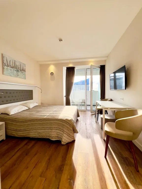 Alliance Palace, вид на закат, море и поющие фонтаны