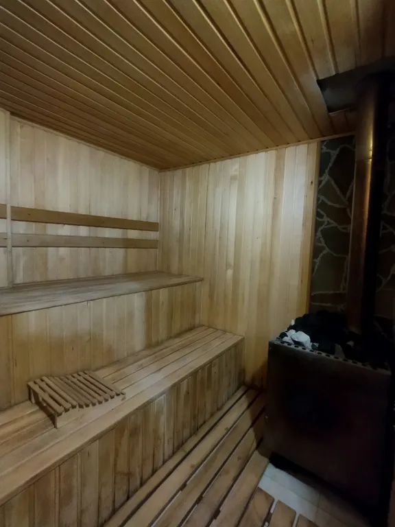 Дом с подогреваемым бассейном и сауной с видом на море