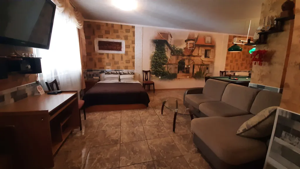 Дом с бассейном недалеко от моря