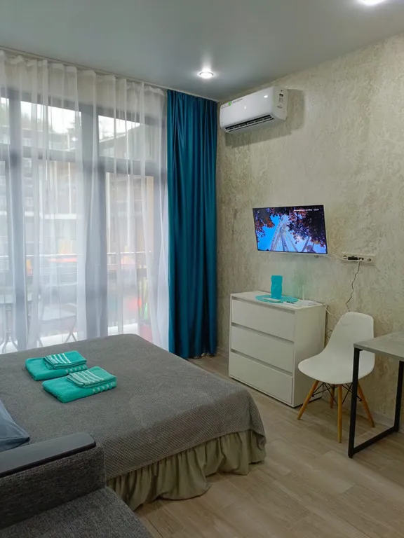 Студия с бассейном у моря