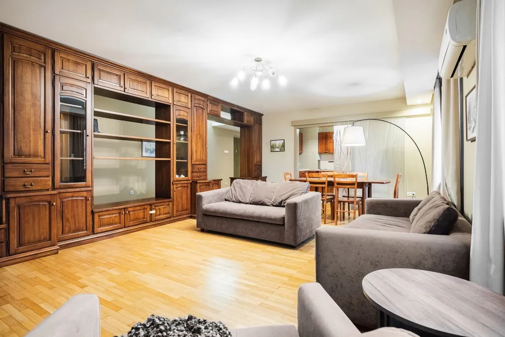 Комфортная 4-комнатная в центре Минска около Галереи, Зыбицкая, Немига