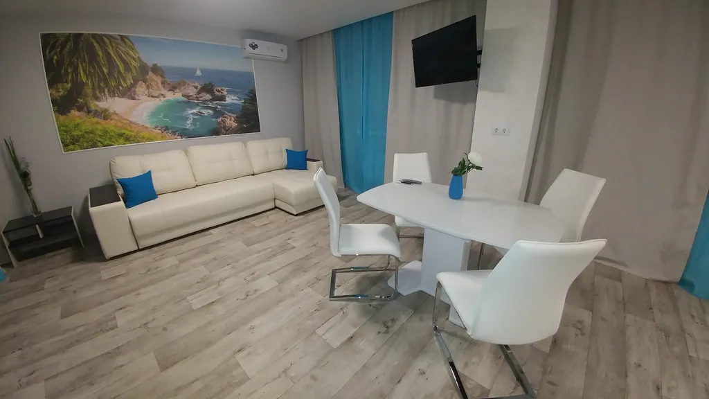 Светлая и просторная квартира-студия в центре города