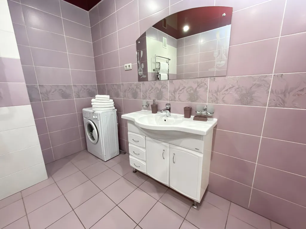 Семейная квартира с камином у ТЦ Аквамолл