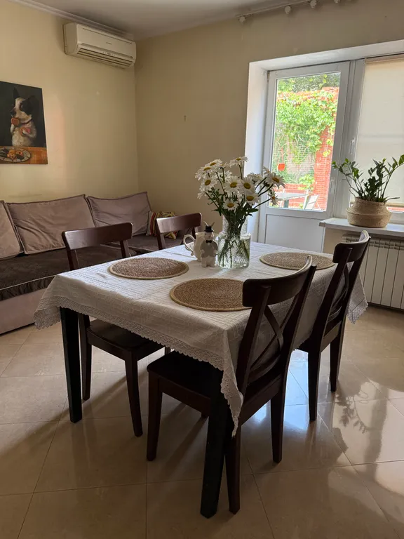 Дом с садом в центре рядом с набережной