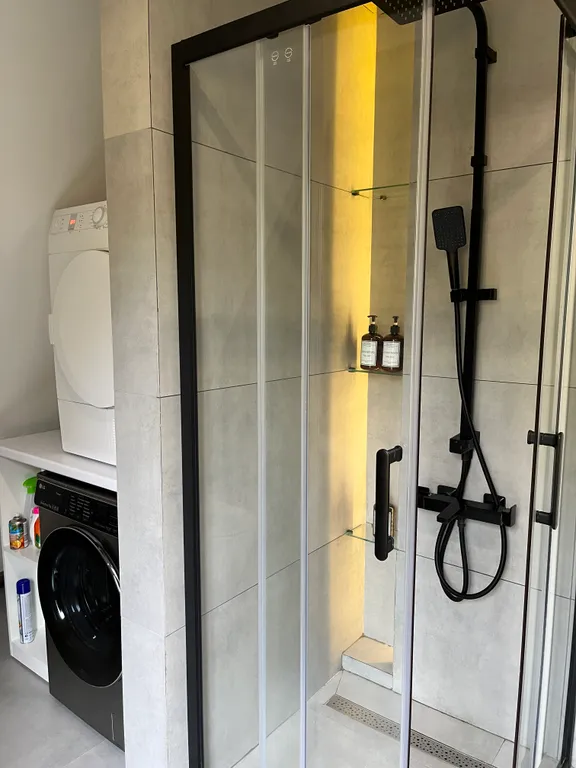 Просторный треугольный дом с джакузи