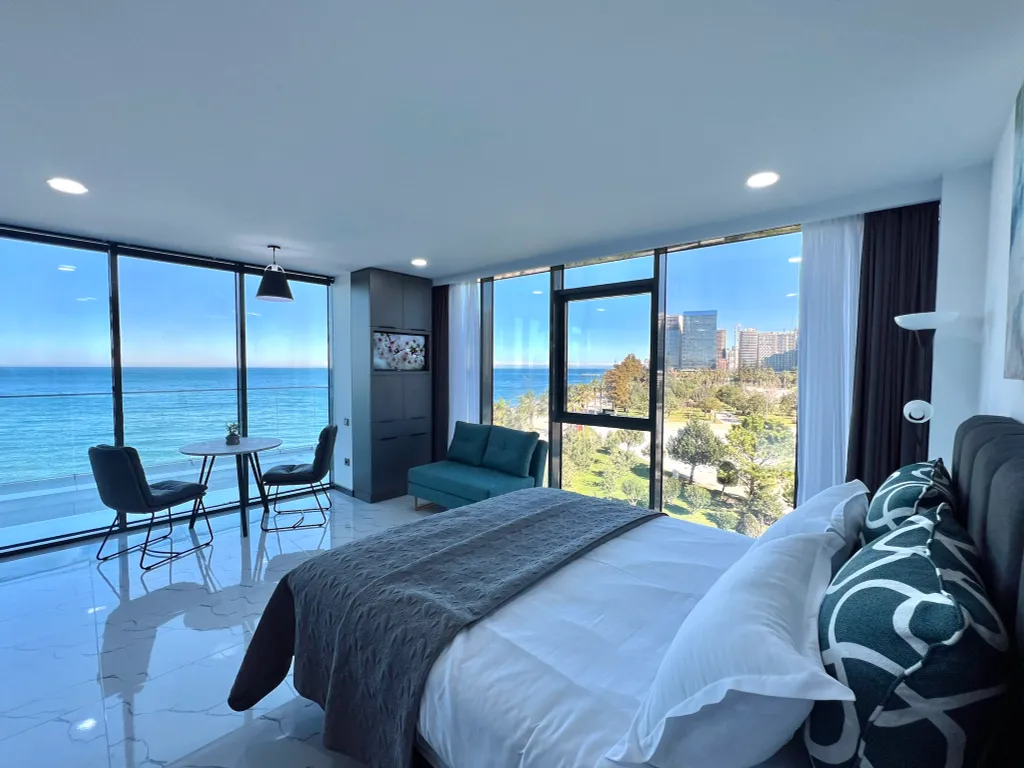 Квартира Роскошные апартаменты с террасой в 20 метрах от моря — аренда посуточно в Батуми