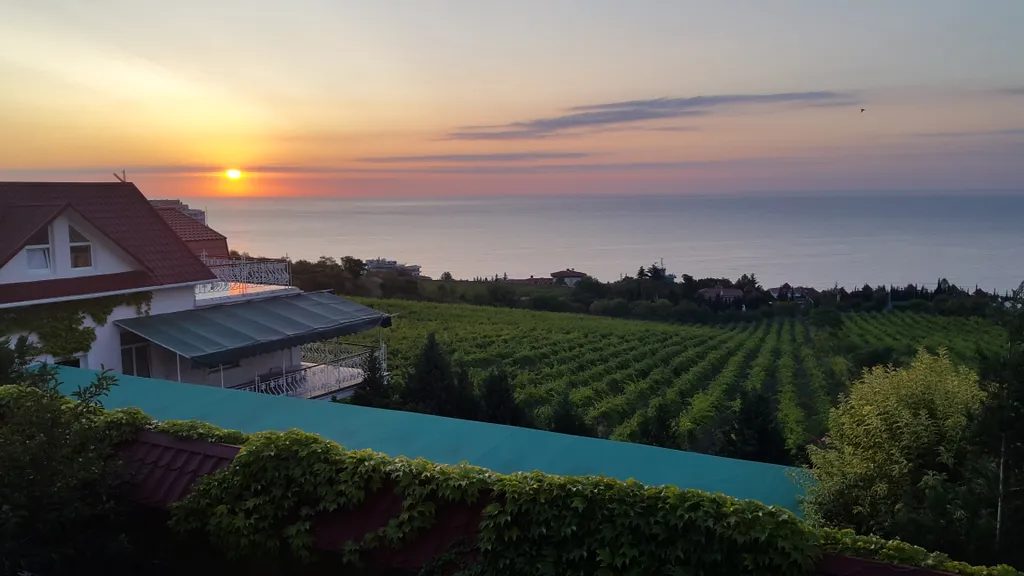 Апартаменты с спальней и видом на море