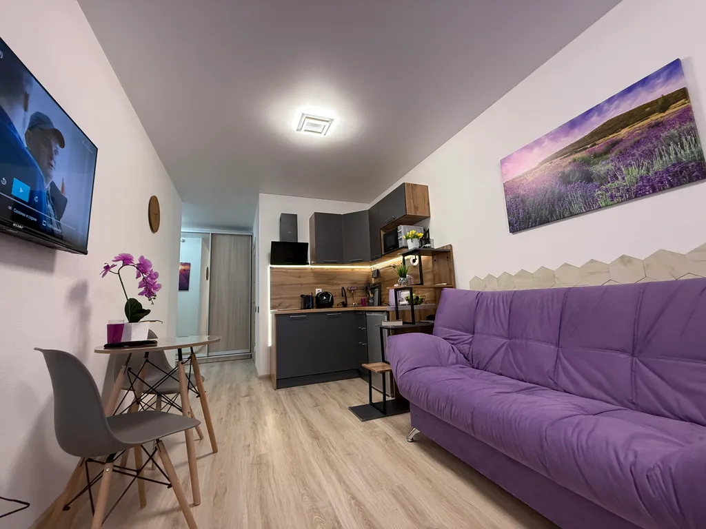 Квартира Дизайнерская студия «Лавандовая Гармония» с бассейном и террасой — аренда посуточно в Саки