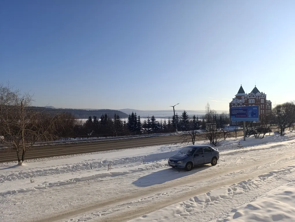 Уютная квартира, в новом доме с видом на пруд и горы