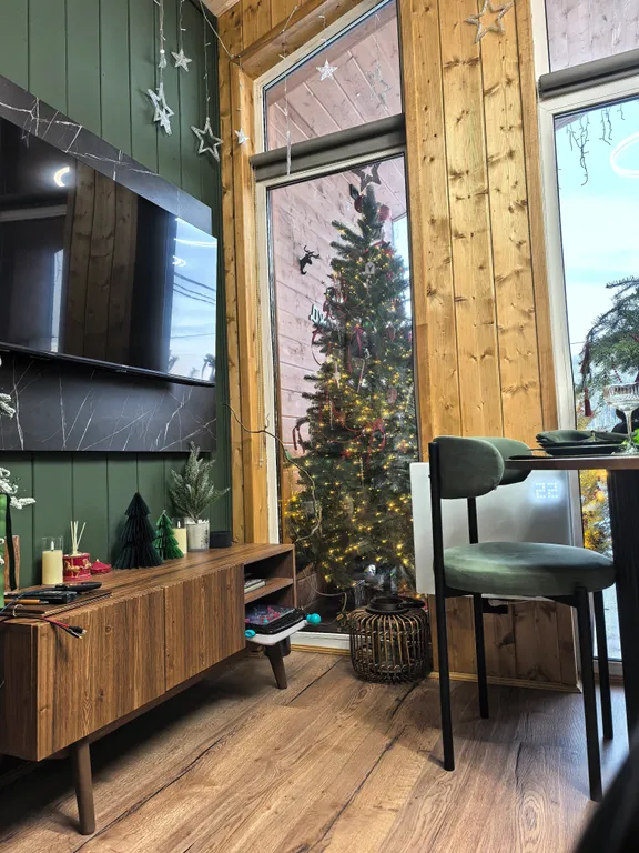 Домик для пар, чаном на дровах и видом на березовый лес в МО.