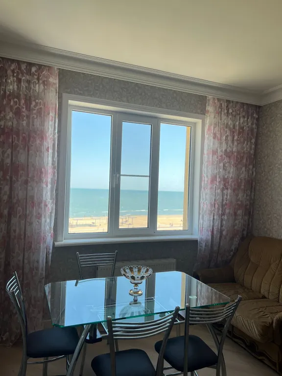 Квартира с панорамными окнами с видом на море