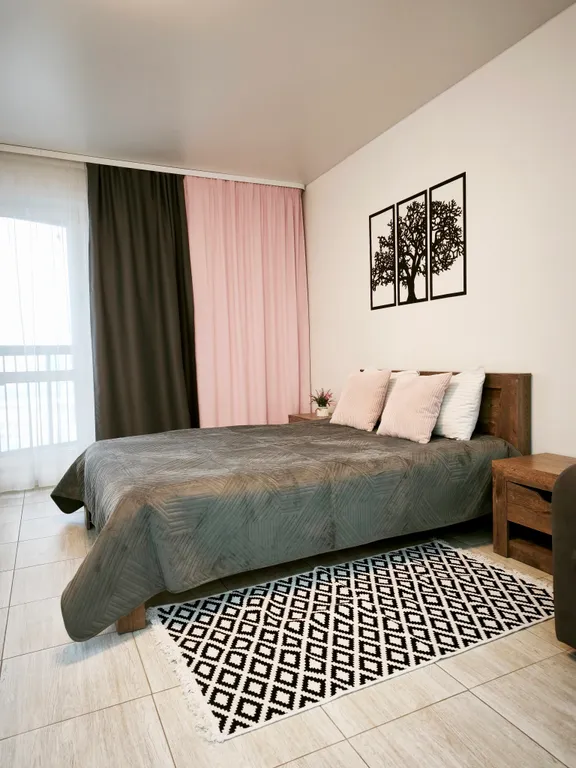 Студия с обзорным видом на город