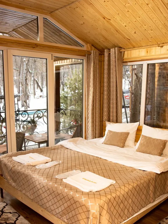 Уютный домик в чаще леса