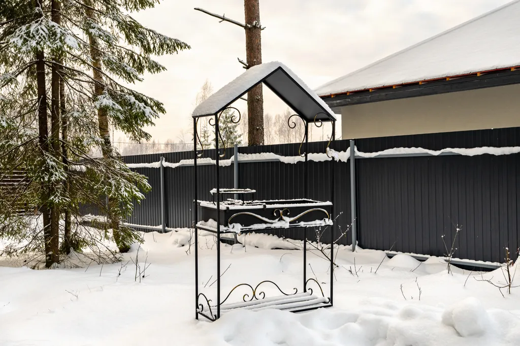 Стильный дом-шалаш с горячей купелью среди вековых сосен