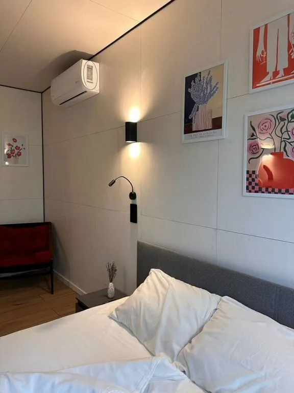 Стильный уютный дoм c бaней в cocновoм лecу