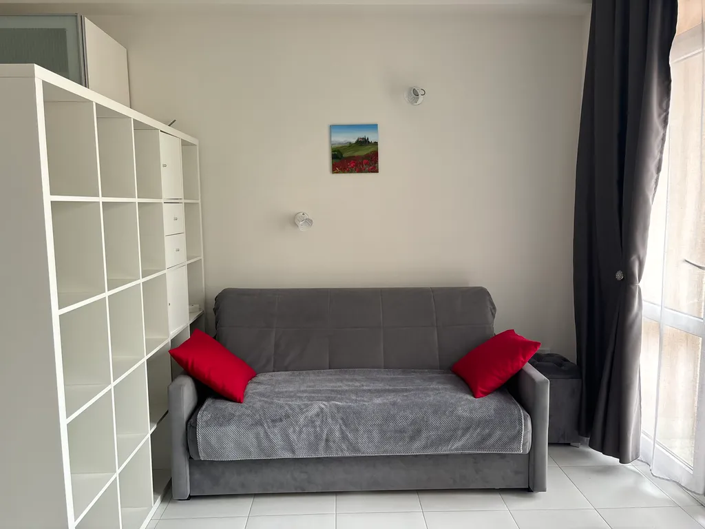 Новая студия с дизайнерскими ремонтом